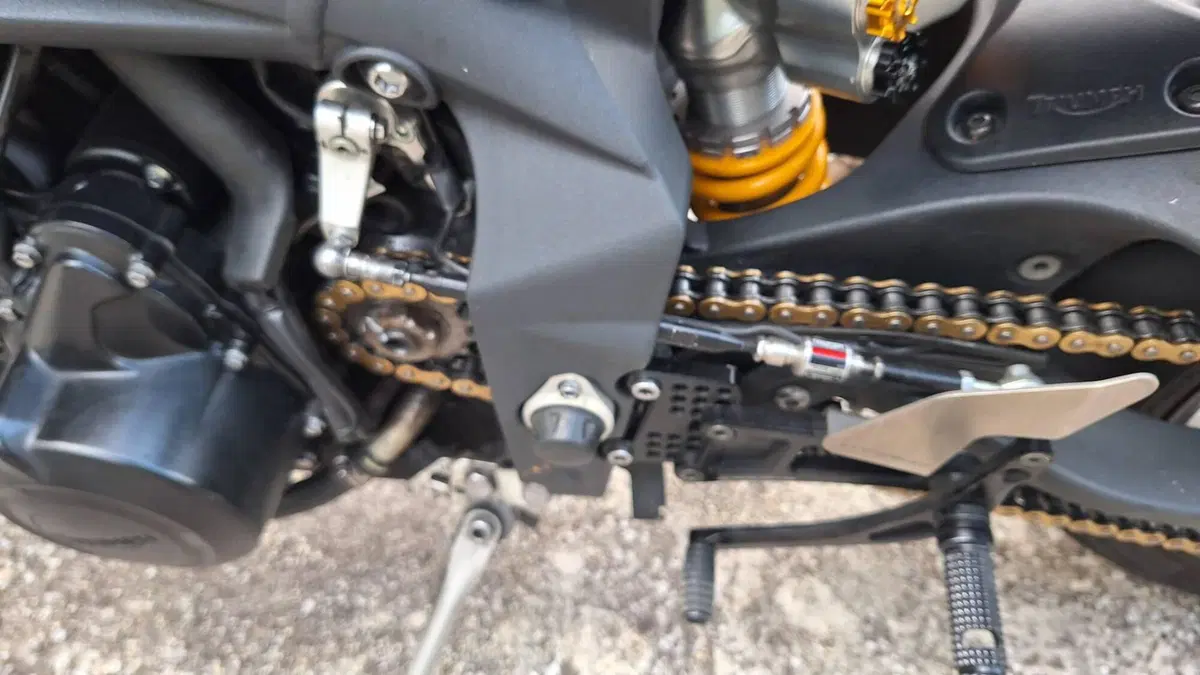 Triumph Street Triple R (2009 - 12) (7)