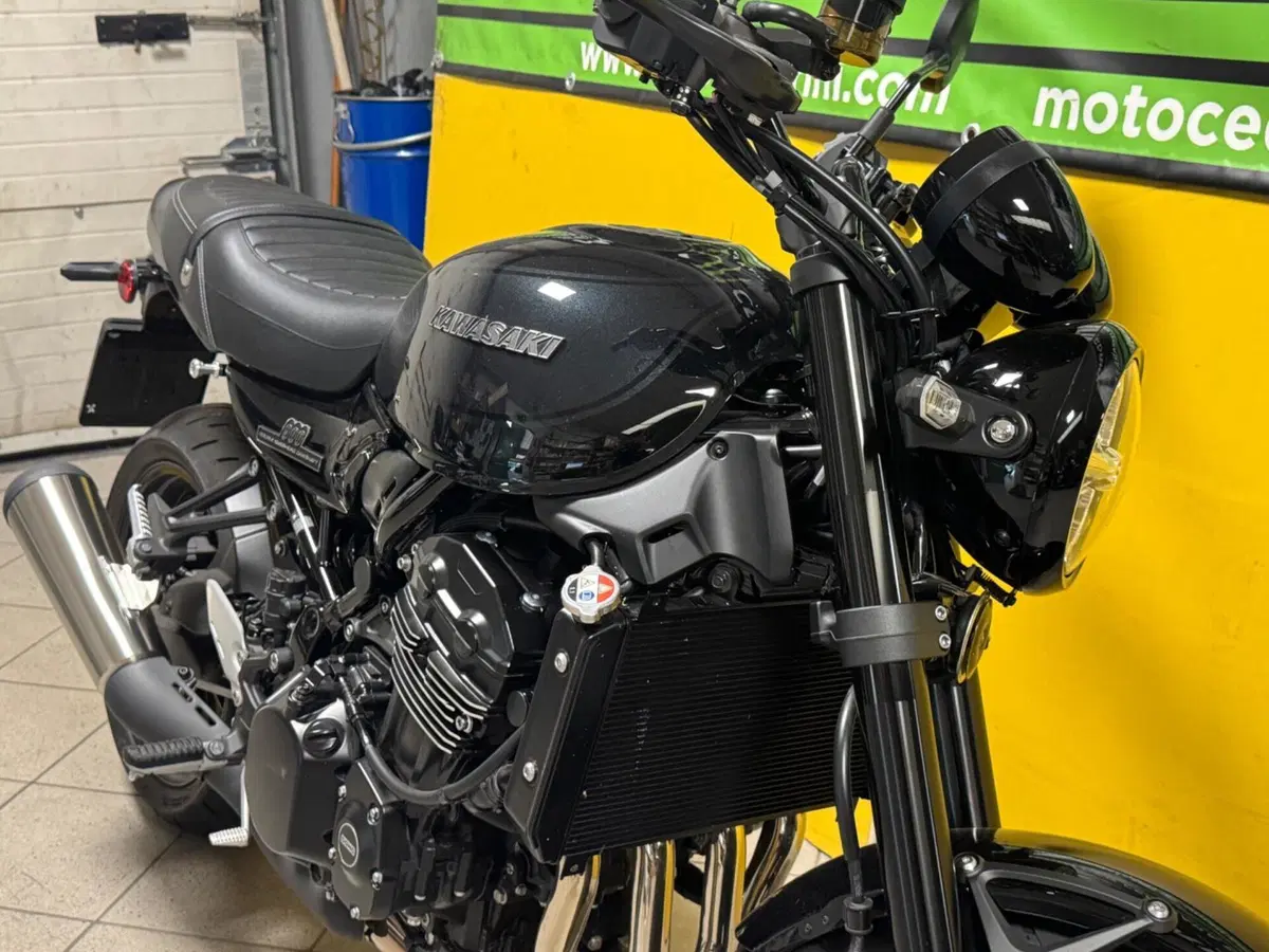 Kawasaki Z 900 RS Black Ball Edition (2026) (4)