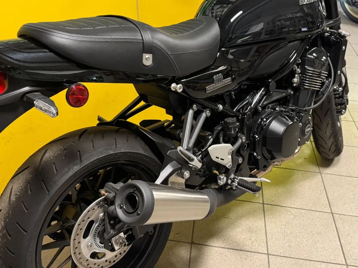 Kawasaki Z 900 RS Black Ball Edition (2026) (7)