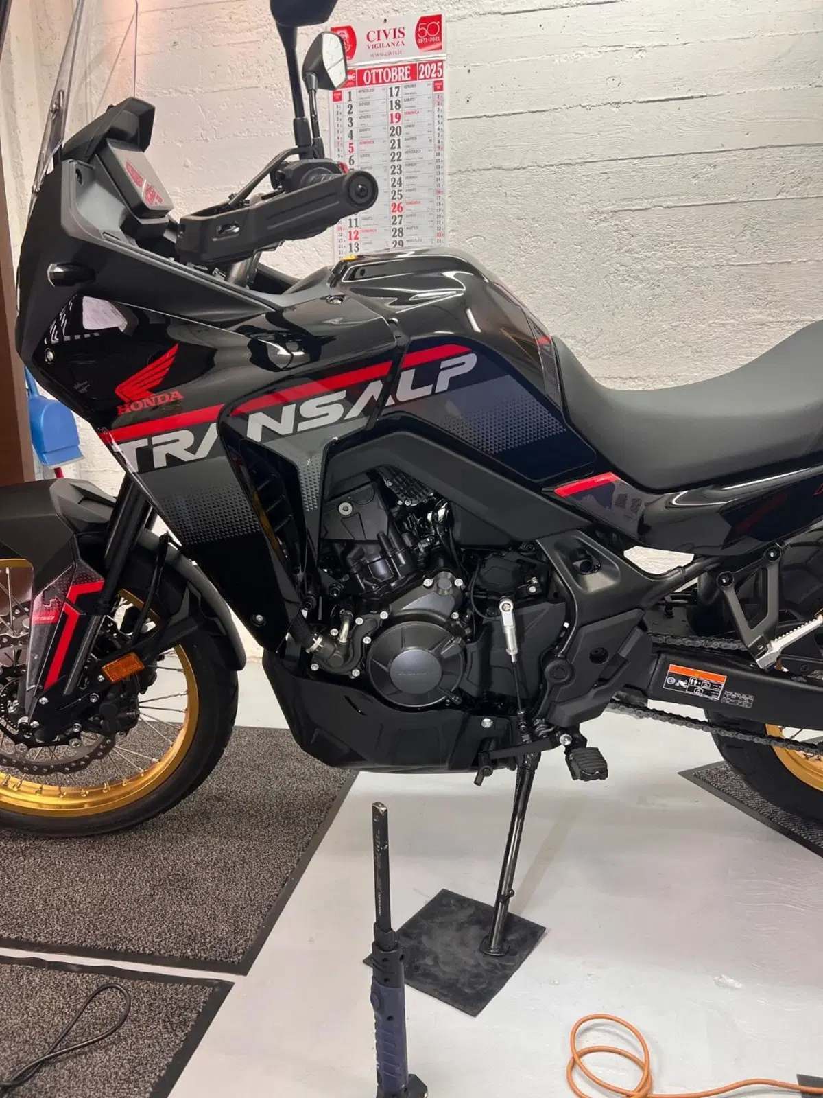 Honda Transalp XL750 (2025) (5)
