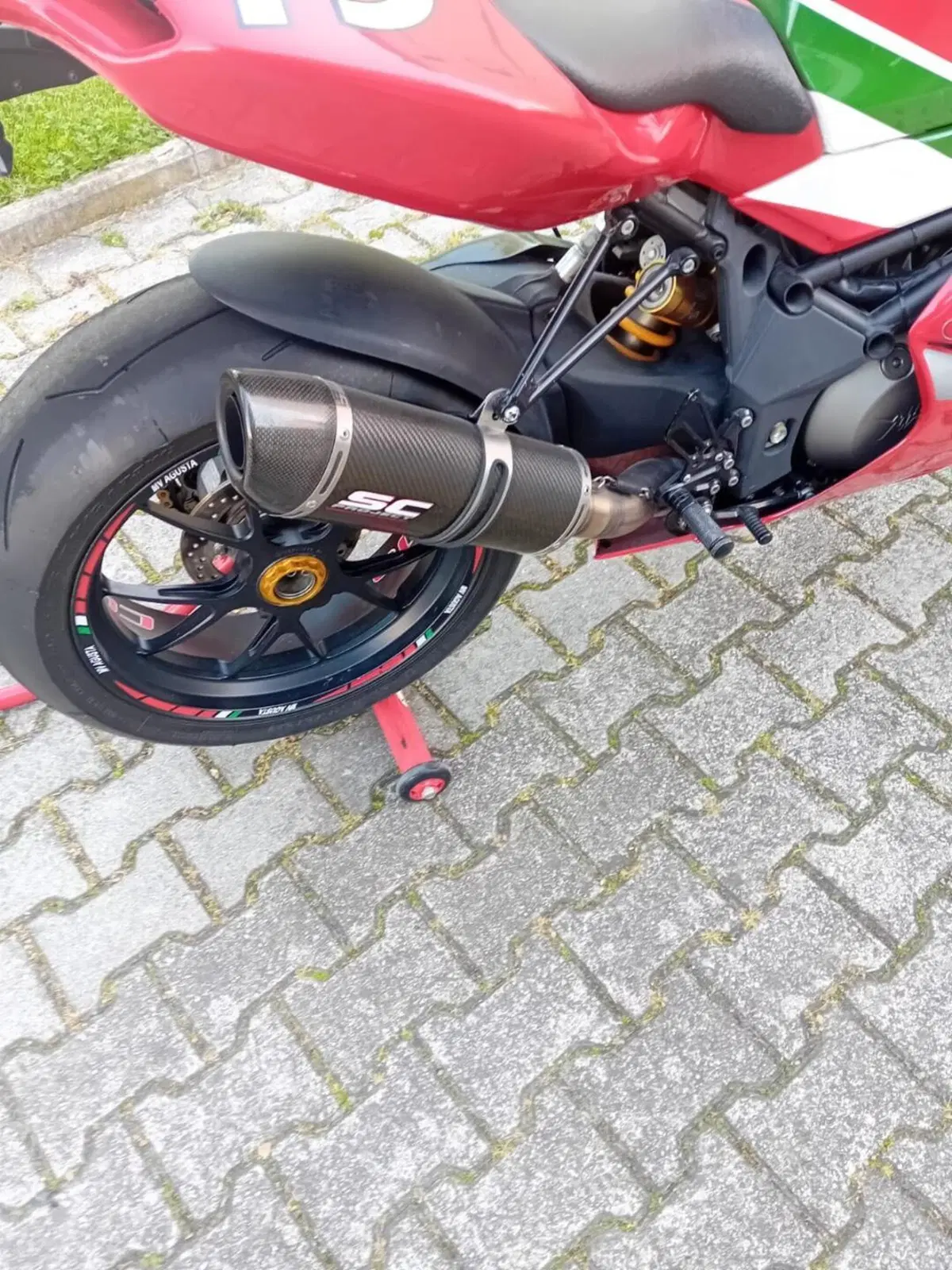 MV Agusta F4 1000 RR (2010 - 11) (2)