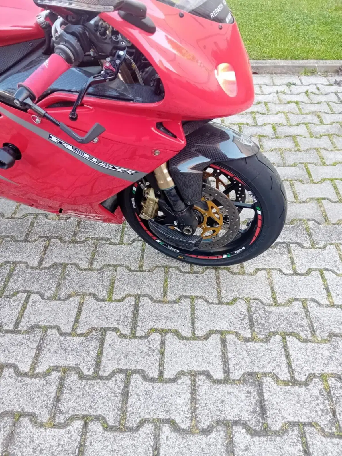 MV Agusta F4 1000 RR (2010 - 11) (4)