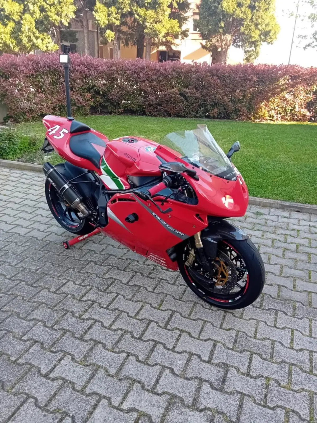MV Agusta F4 1000 RR (2010 - 11) (9)