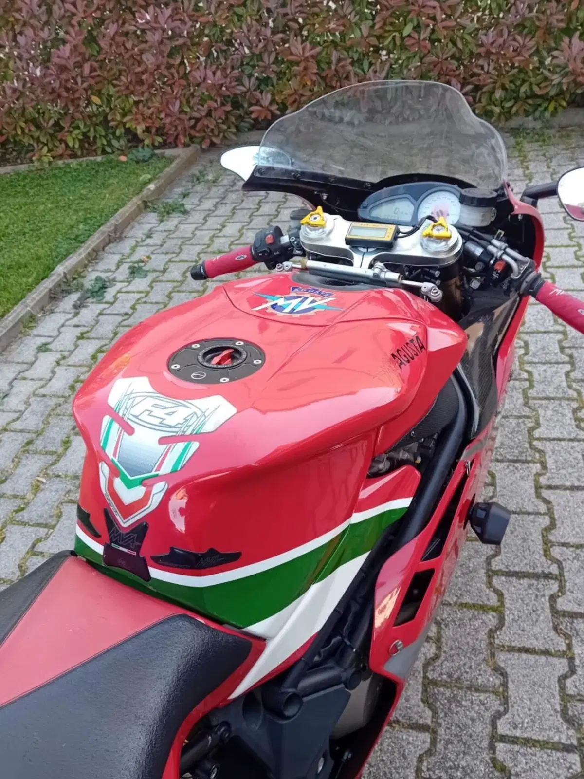 MV Agusta F4 1000 RR (2010 - 11) (11)