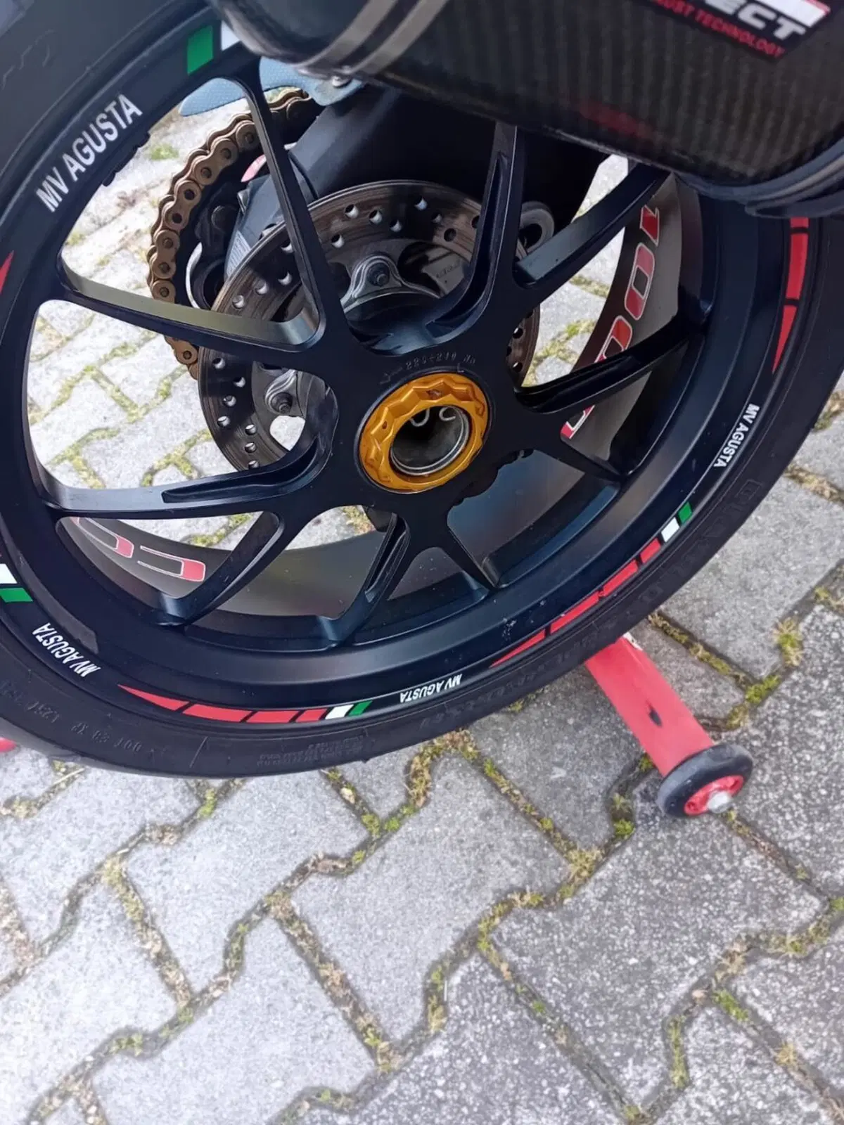 MV Agusta F4 1000 RR (2010 - 11) (13)