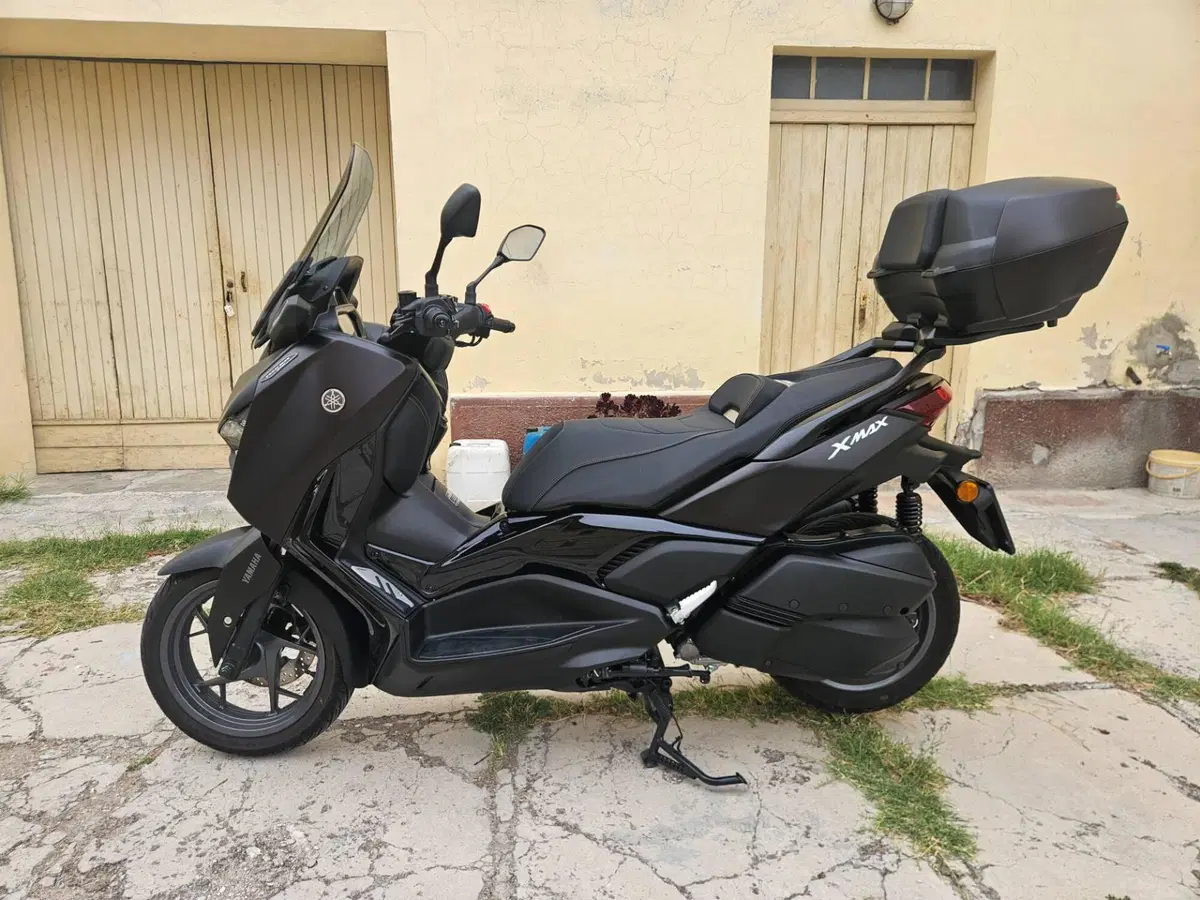 Yamaha X-Max 300 Tech Max (2025 - 26) (3)