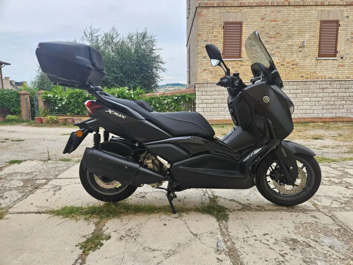 Yamaha X-Max 300 Tech Max (2025 - 26) (4)