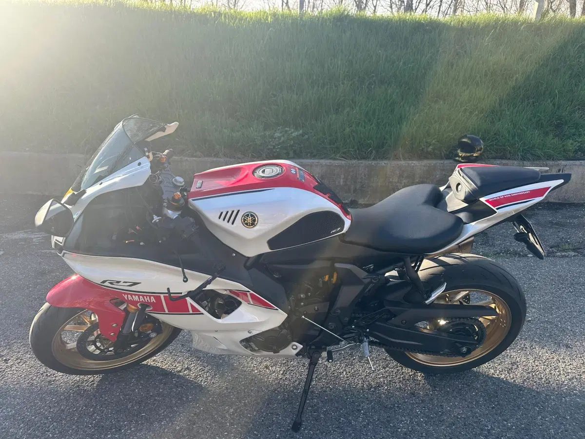 Yamaha YZF R7 World GP 60th Anniversary (2022 - 23) (3)