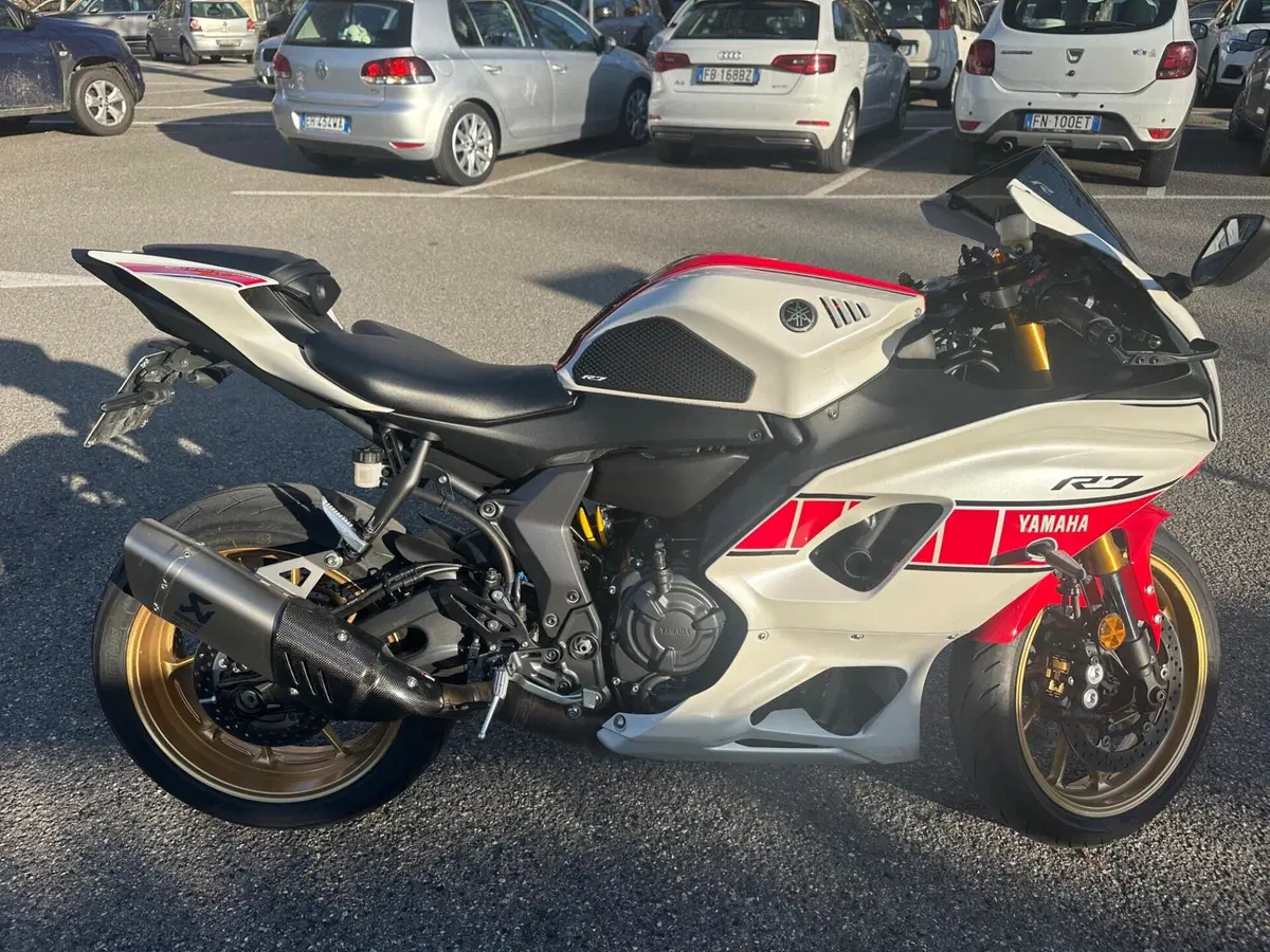 Yamaha YZF R7 World GP 60th Anniversary (2022 - 23) (4)