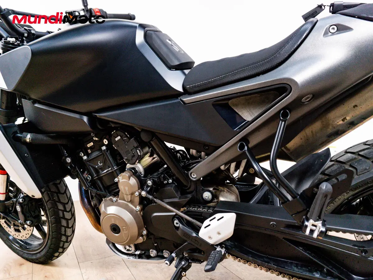 Husqvarna Svartpilen 801 (2024 - 26) (10)