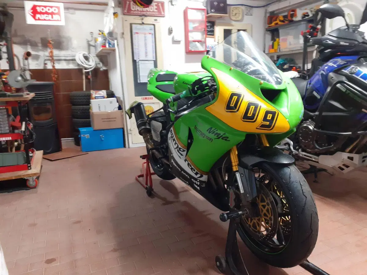 Kawasaki Ninja 636 ZX-6R (2005 - 06) (5)