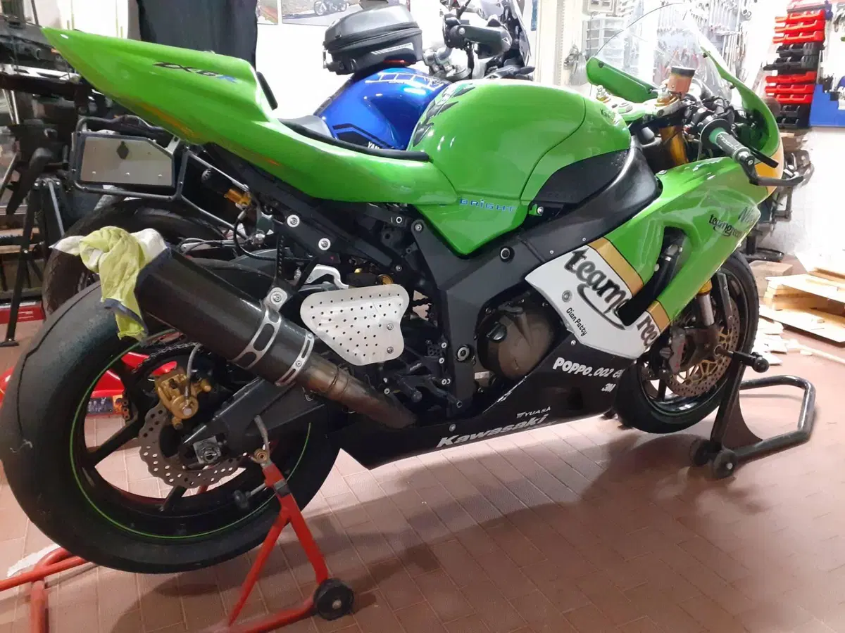 Kawasaki Ninja 636 ZX-6R (2005 - 06) (2)