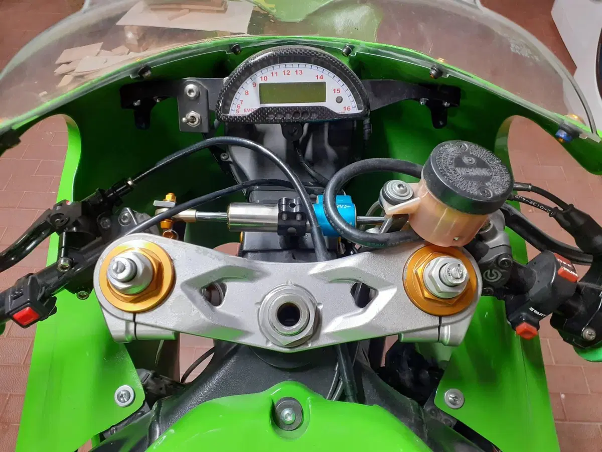 Kawasaki Ninja 636 ZX-6R (2005 - 06) (3)