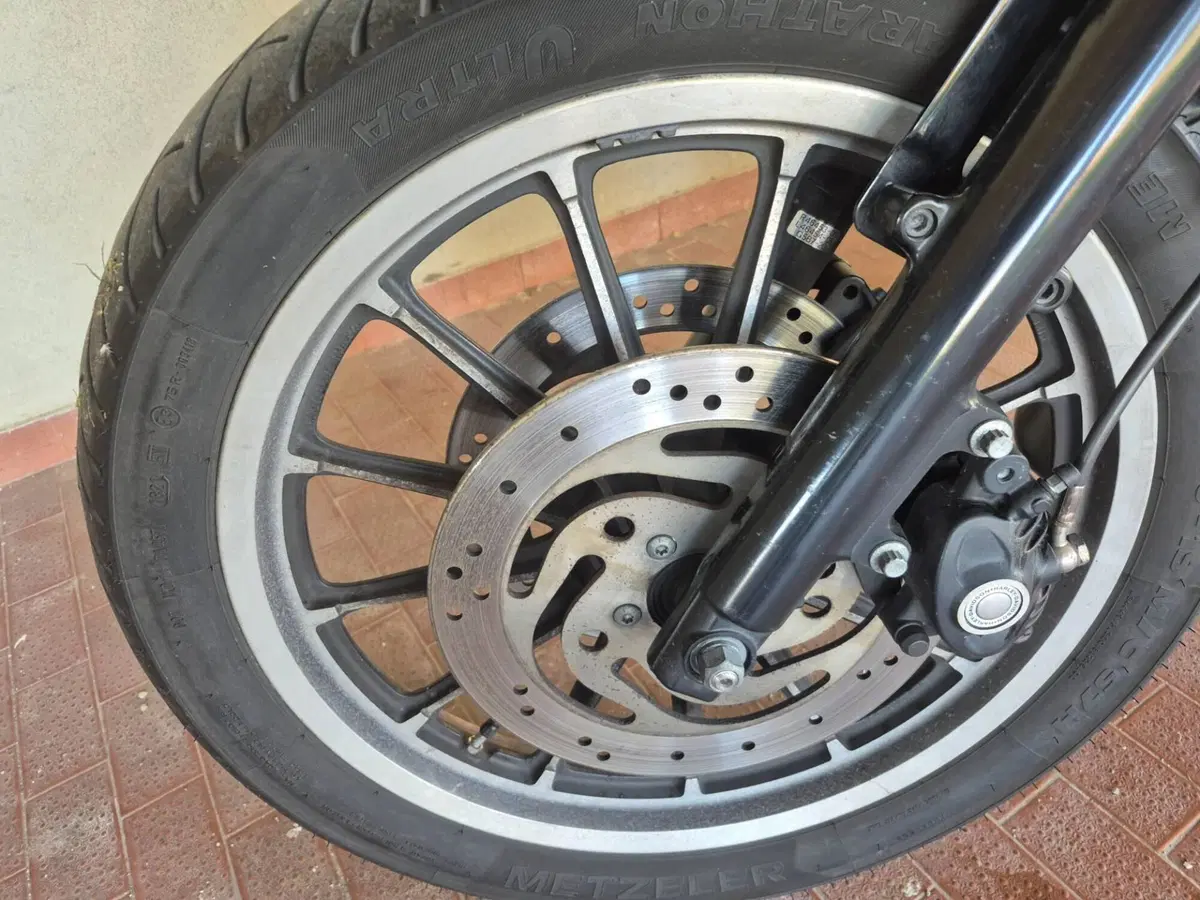 Harley-Davidson 883 R (2006 - 07) - XL 883R (3)