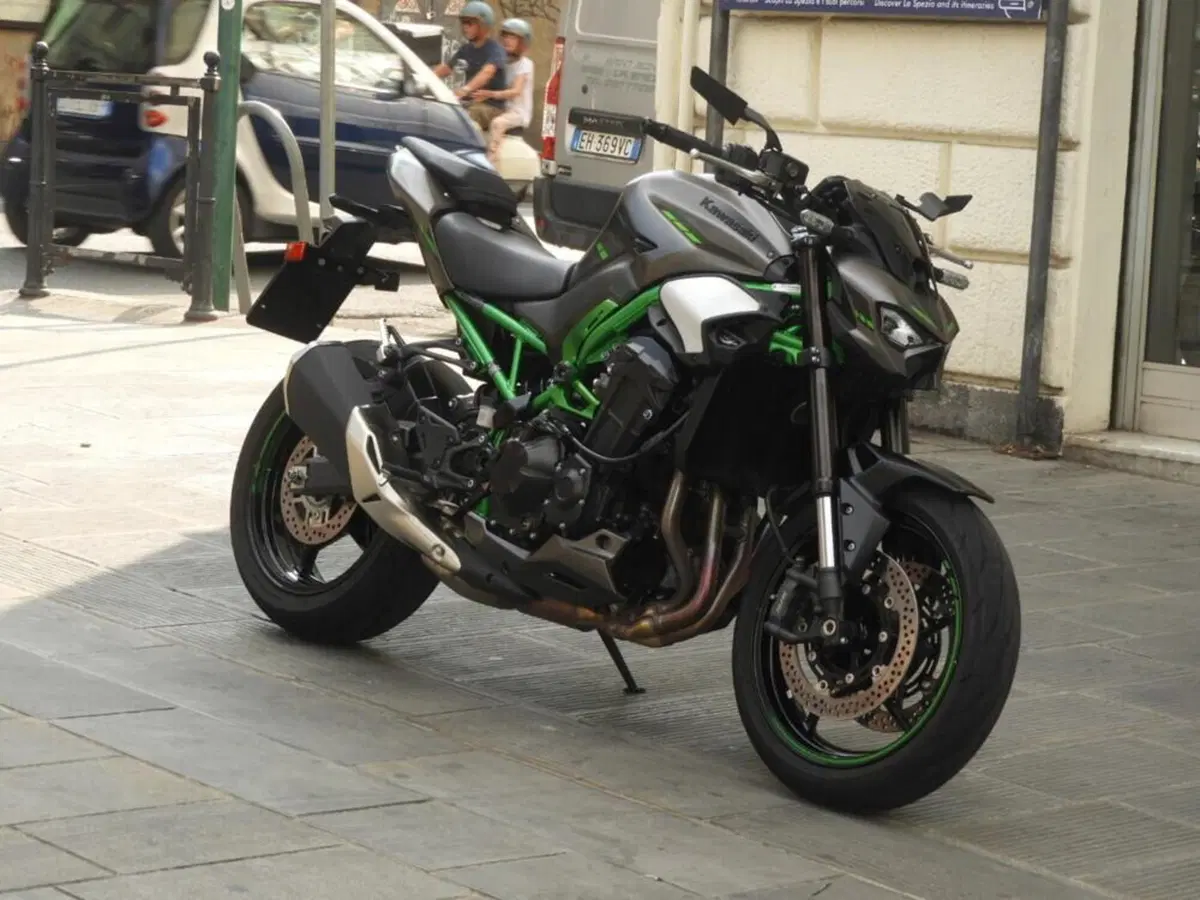 Kawasaki Z 900 (2025 - 26) (2)