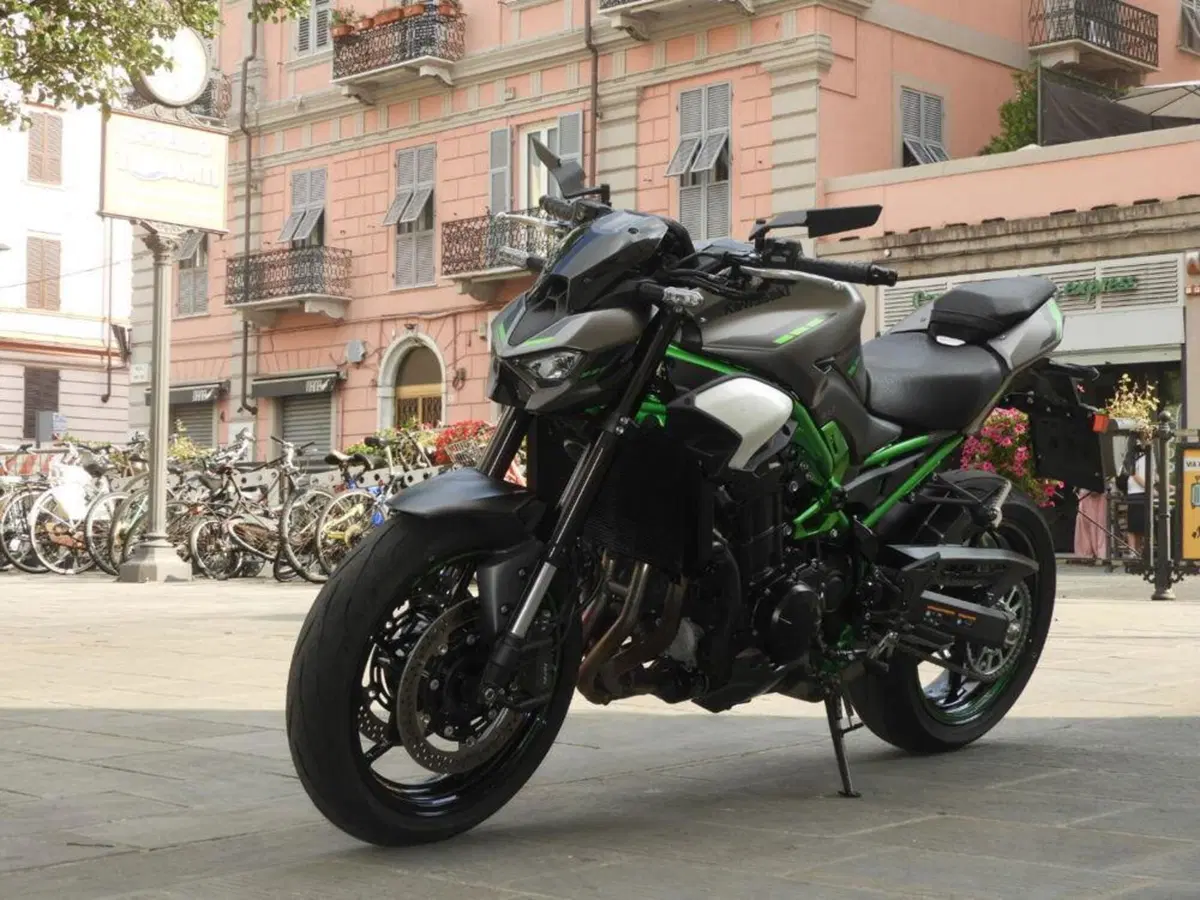 Kawasaki Z 900 (2025 - 26) (3)