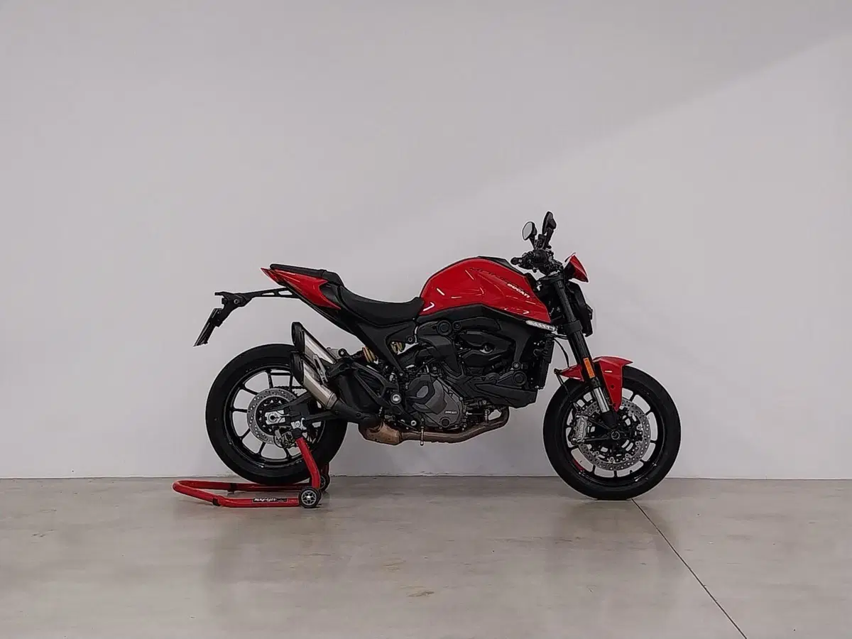 Ducati Monster 937 + (2021 - 25) (2)
