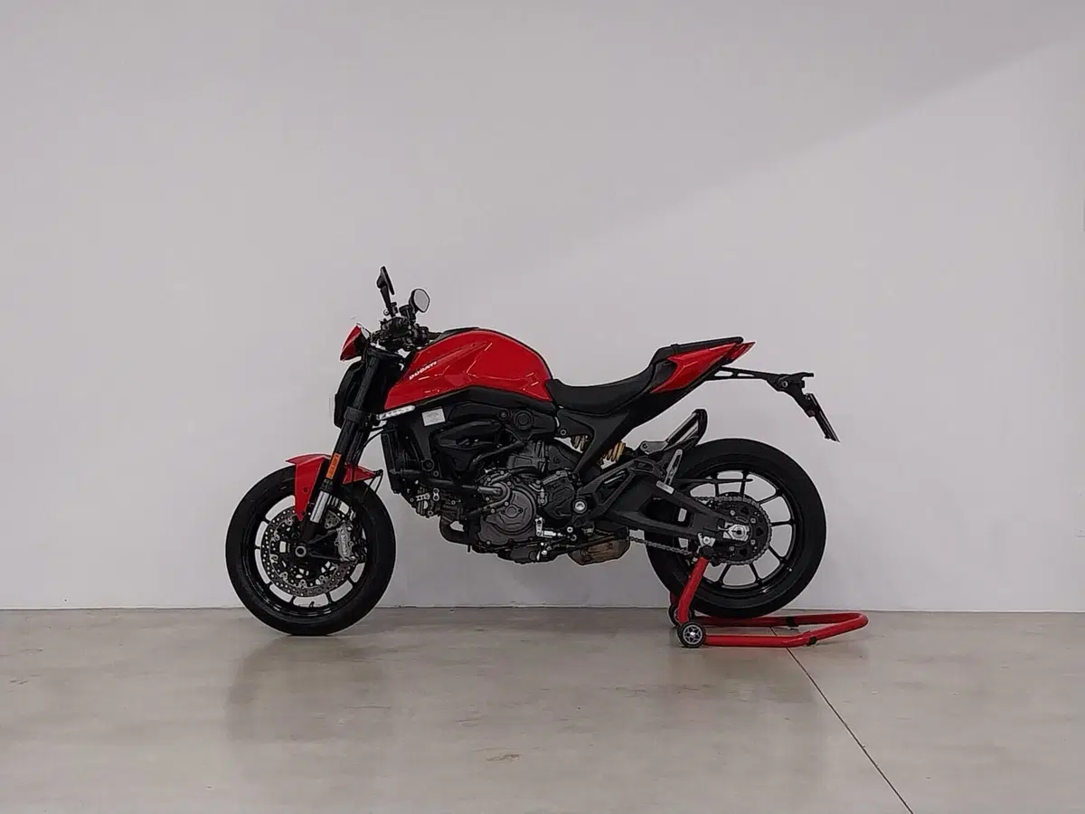 Ducati Monster 937 + (2021 - 25) (3)
