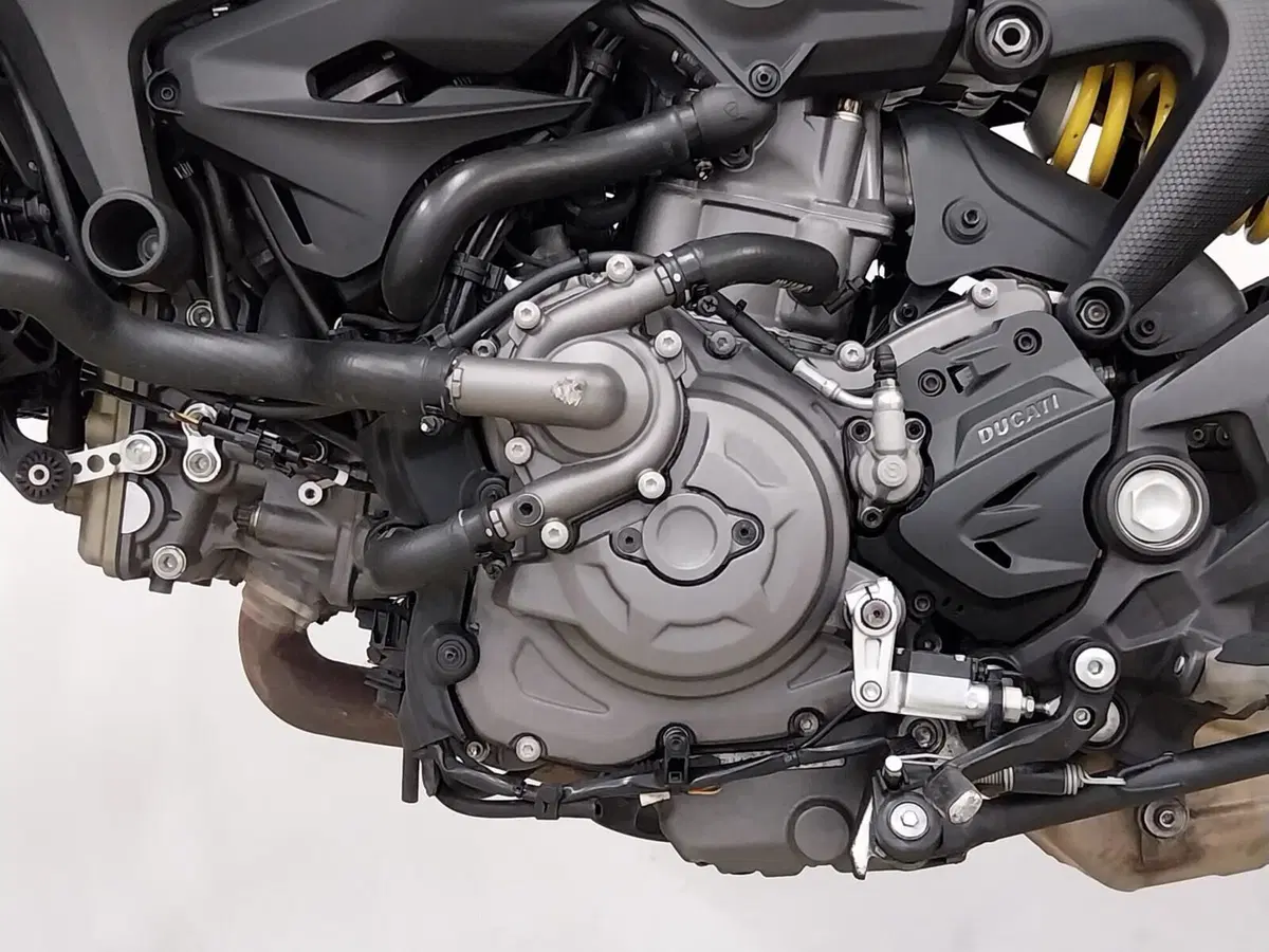 Ducati Monster 937 + (2021 - 25) (19)