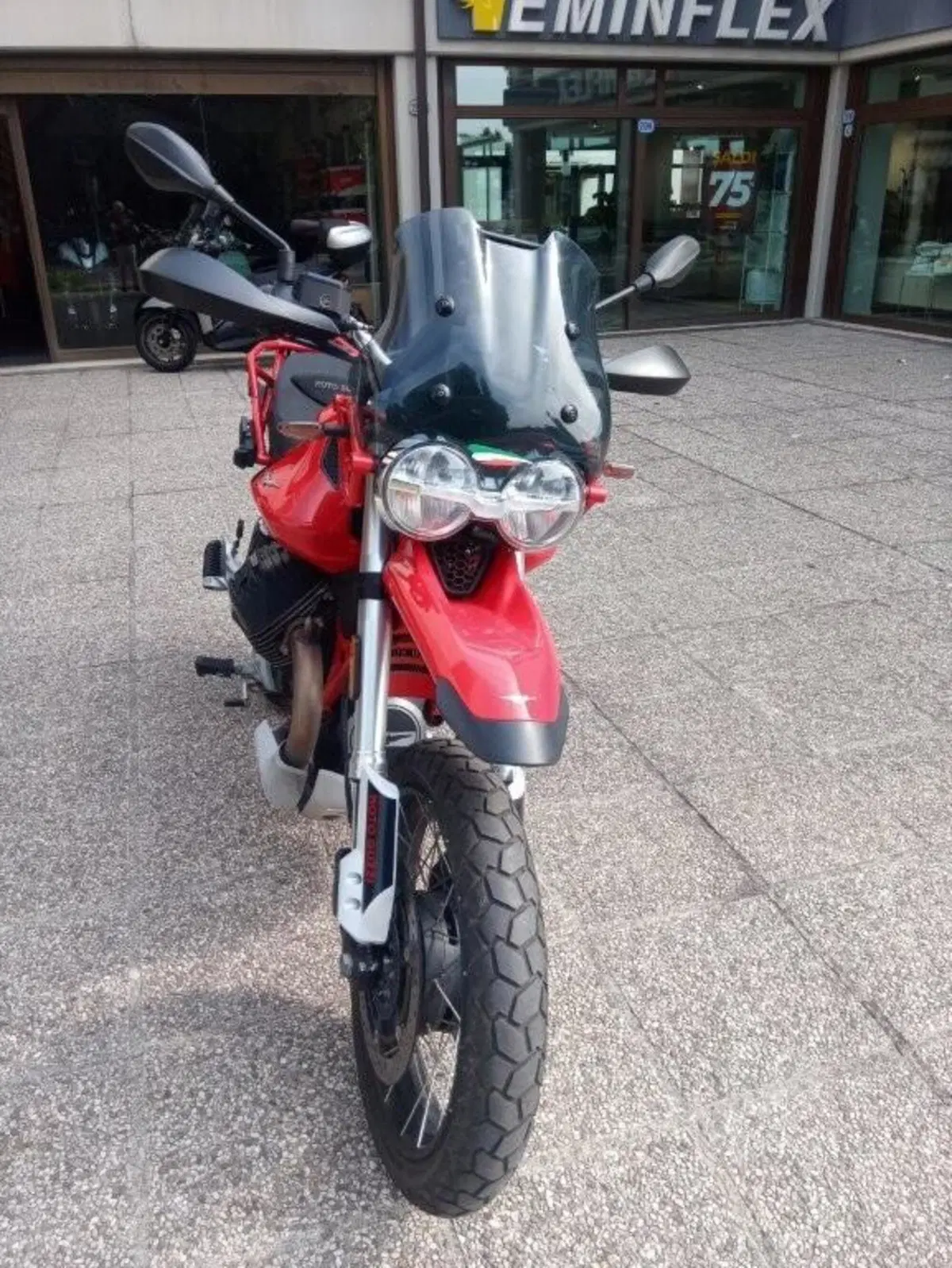 Moto Guzzi V85 TT Evocative Graphics (2021 - 23) (3)