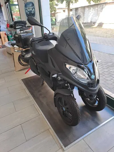 Piaggio MP3 300 Sport ABS Hpe (2021 - 24) usata