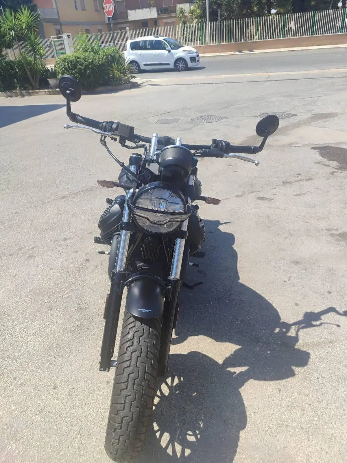 Moto Guzzi V9 Bobber (2021 - 25) (6)
