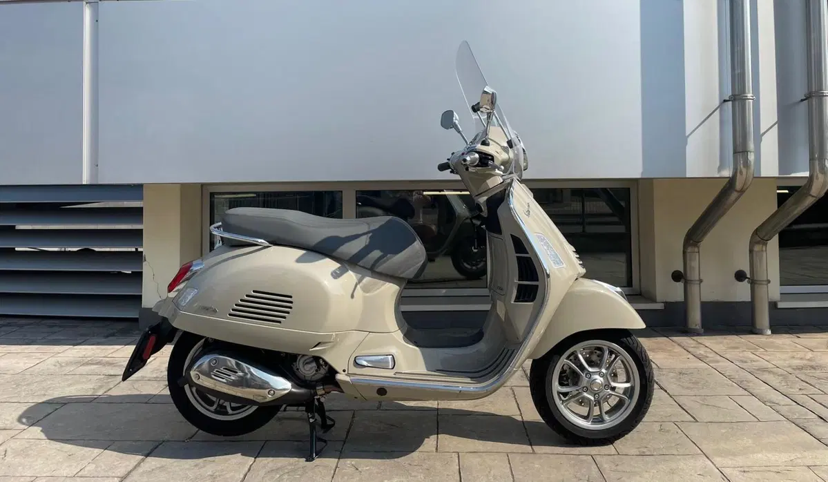 Vespa GTS 300 (2023 - 24)