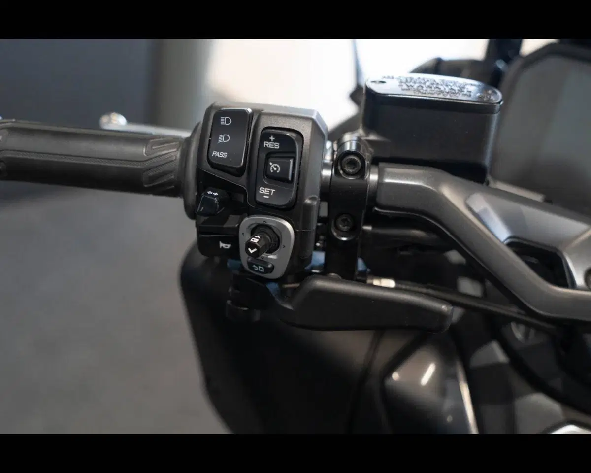 Yamaha T-Max 560 (2022 - 24) (6)