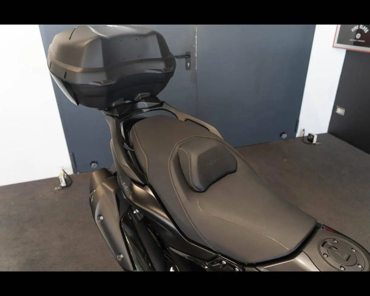 Yamaha T-Max 560 (2022 - 24) (8)