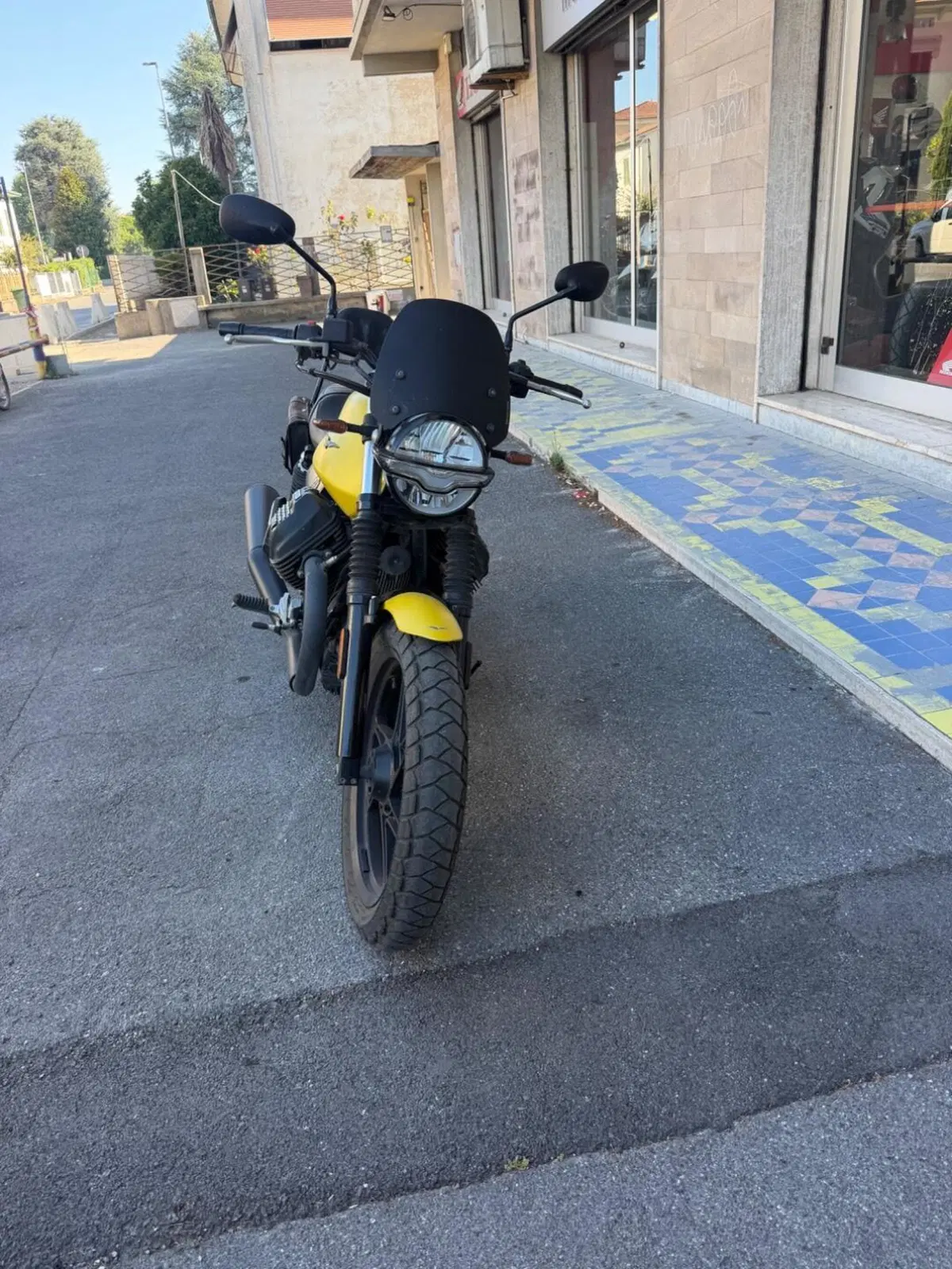 Moto Guzzi V7 Stone (2021 - 24) (2)