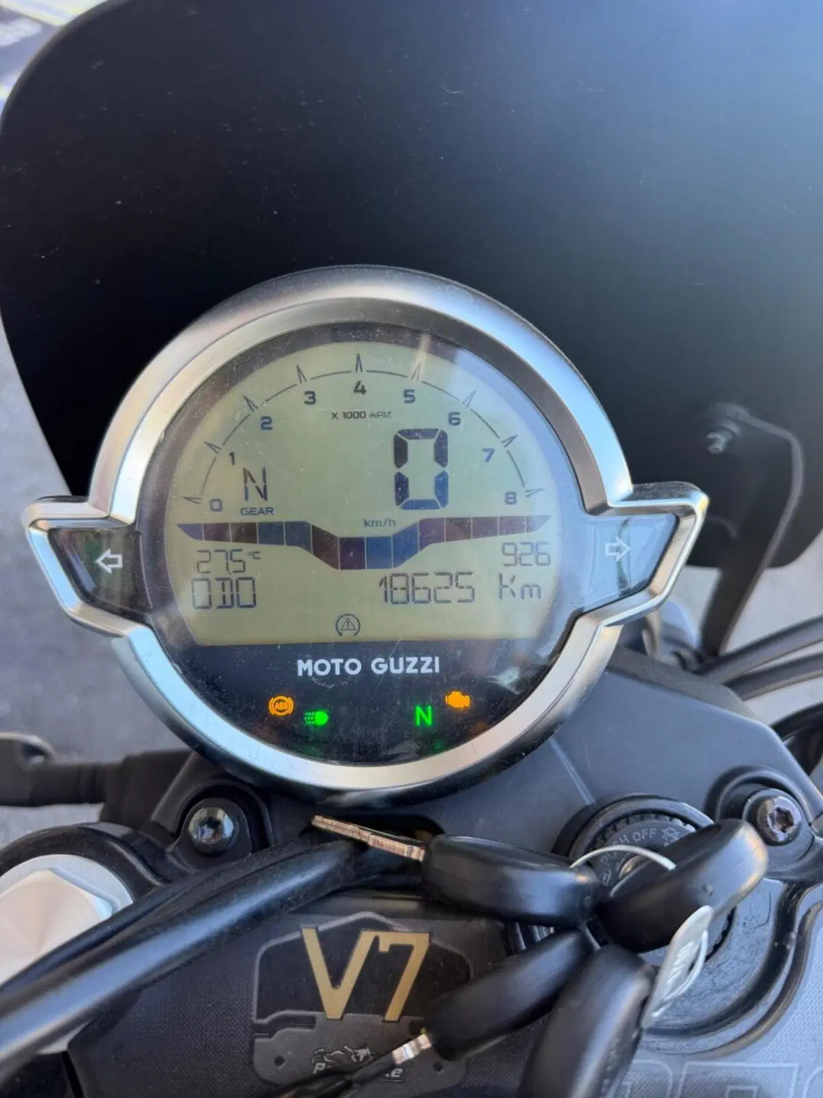 Moto Guzzi V7 Stone (2021 - 24) (4)