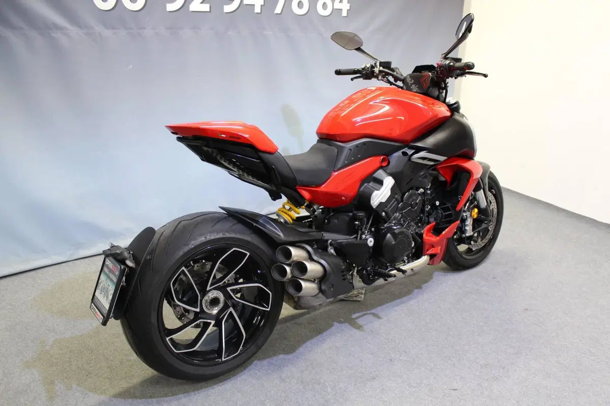 Ducati Diavel V4 (2023 - 26) (4)