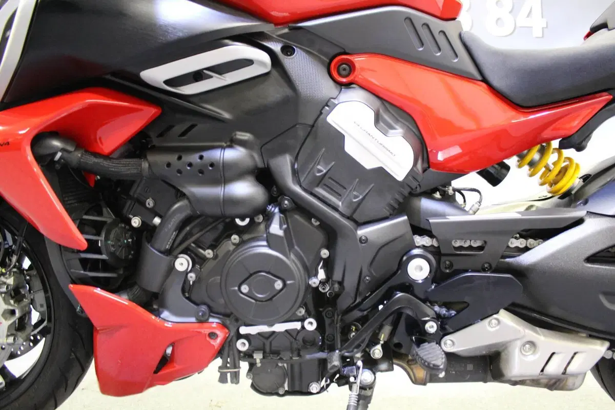Ducati Diavel V4 (2023 - 26) (16)