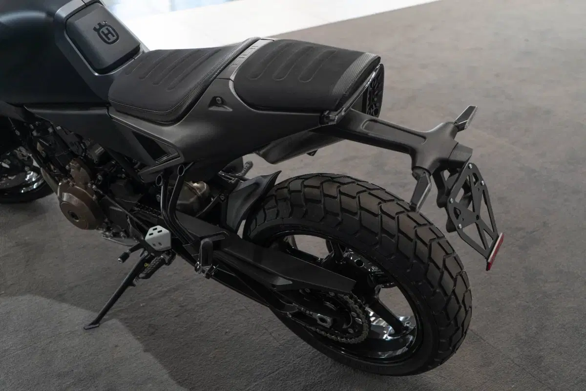 Husqvarna Svartpilen 801 (2024 - 26) (8)