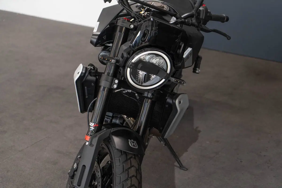 Husqvarna Svartpilen 801 (2024 - 26) (3)