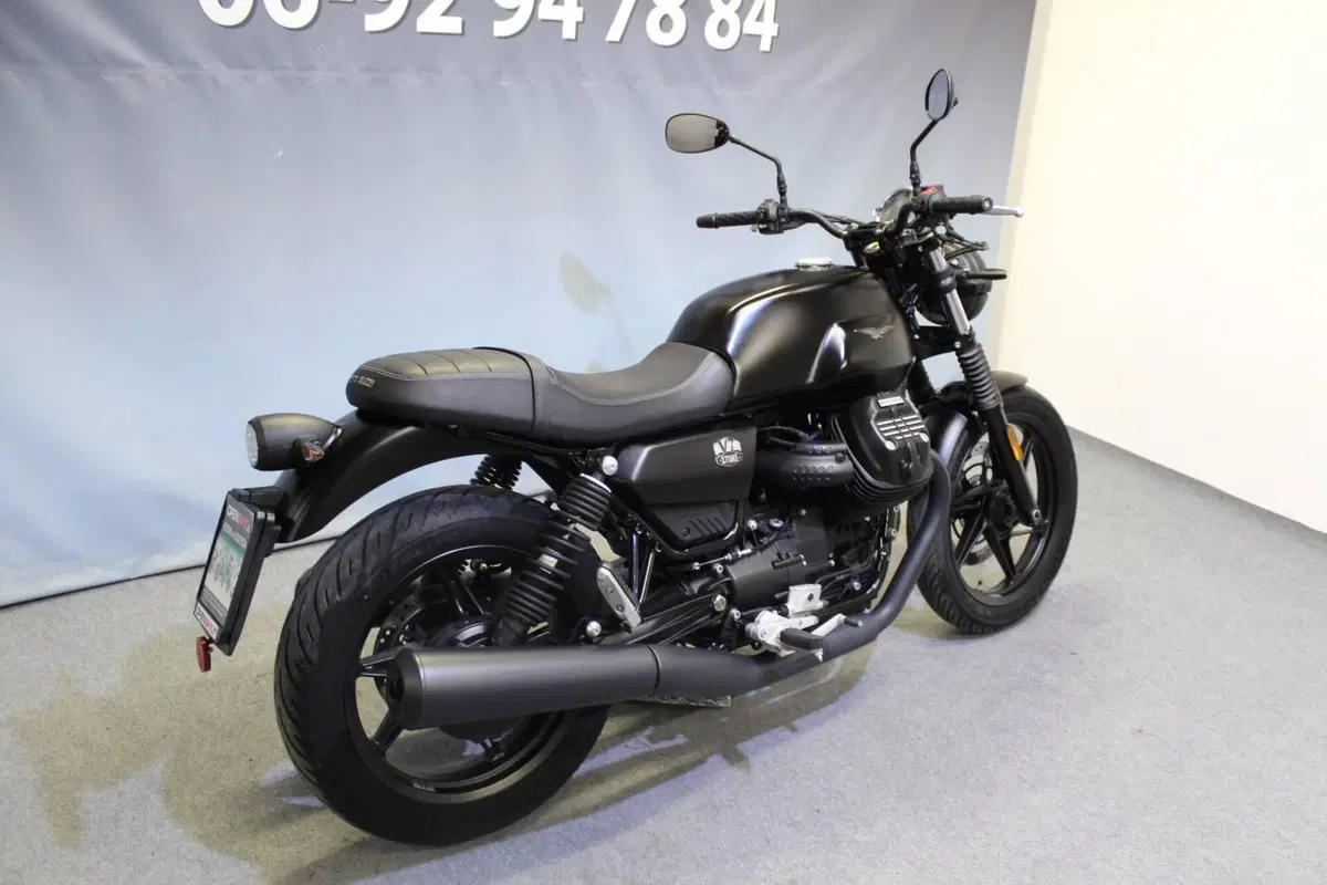 Moto Guzzi V7 Stone (2021 - 24) (4)