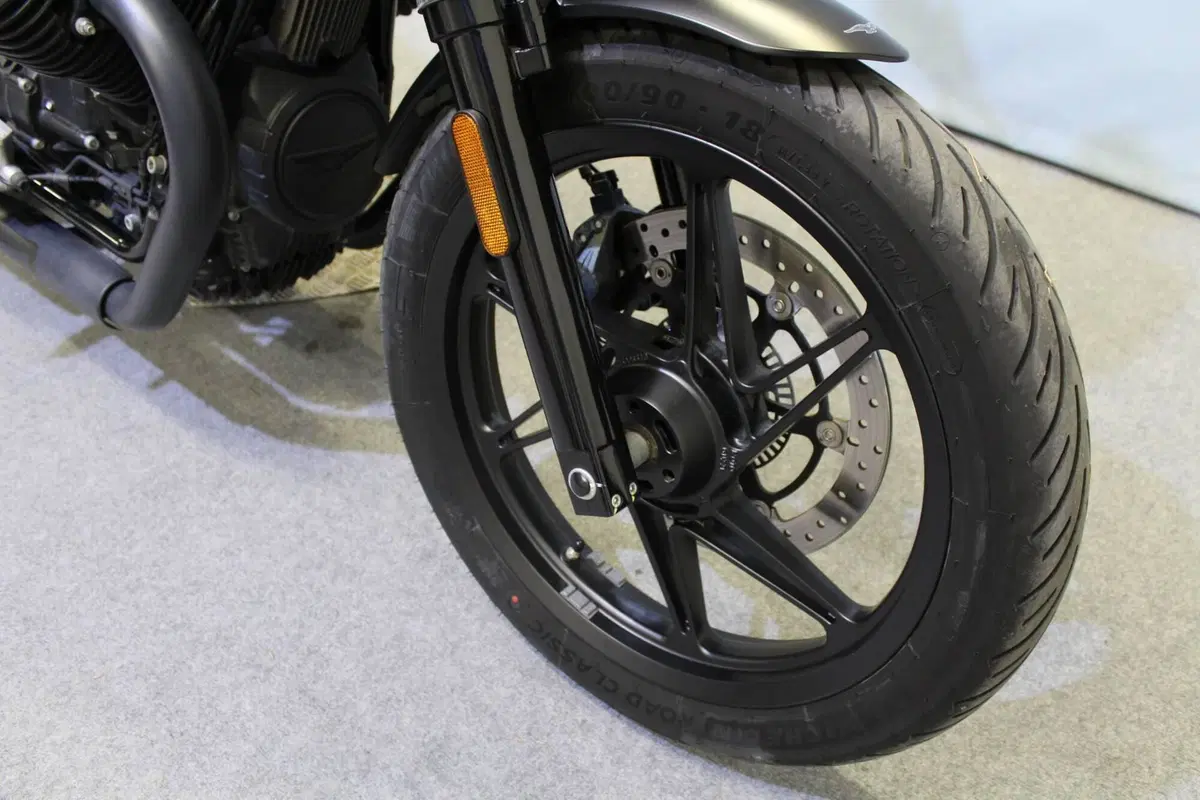 Moto Guzzi V7 Stone (2021 - 24) (7)