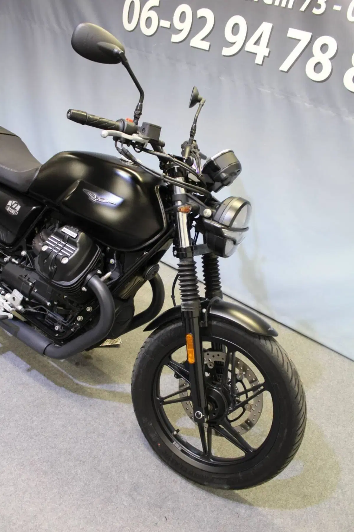 Moto Guzzi V7 Stone (2021 - 24) (8)