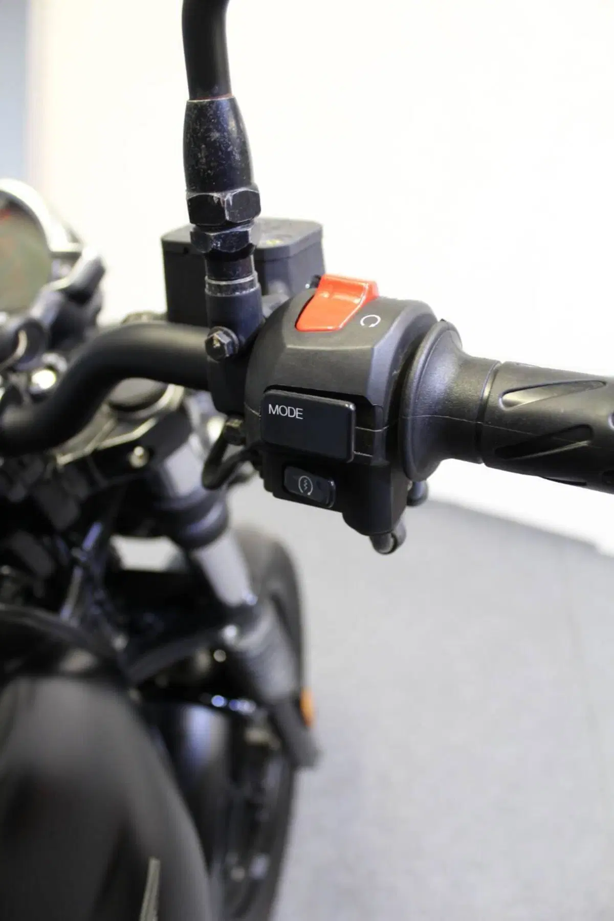 Moto Guzzi V7 Stone (2021 - 24) (11)