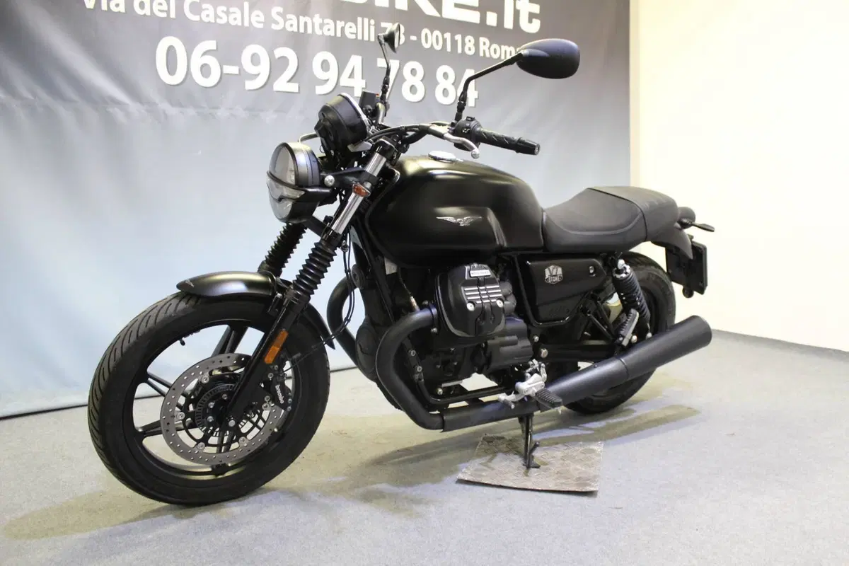 Moto Guzzi V7 Stone (2021 - 24) (12)