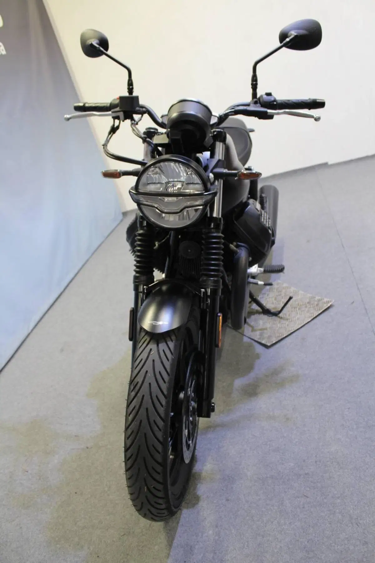 Moto Guzzi V7 Stone (2021 - 24) (13)