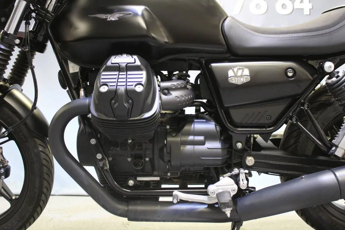 Moto Guzzi V7 Stone (2021 - 24) (16)