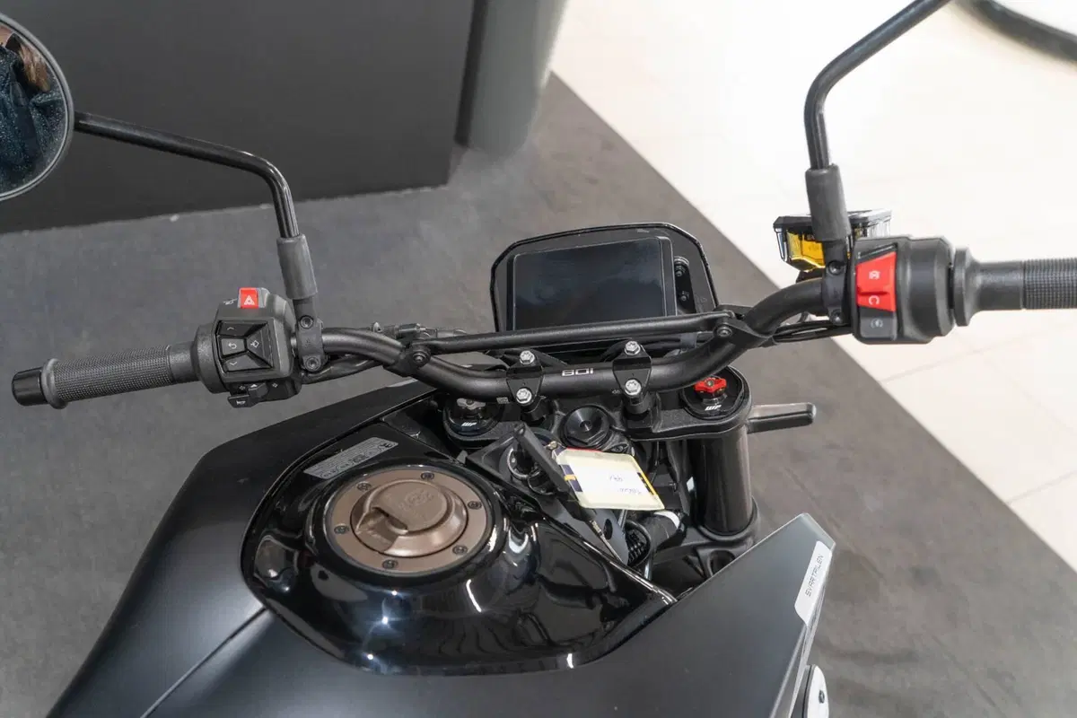 Husqvarna Svartpilen 801 (2024 - 26) (4)
