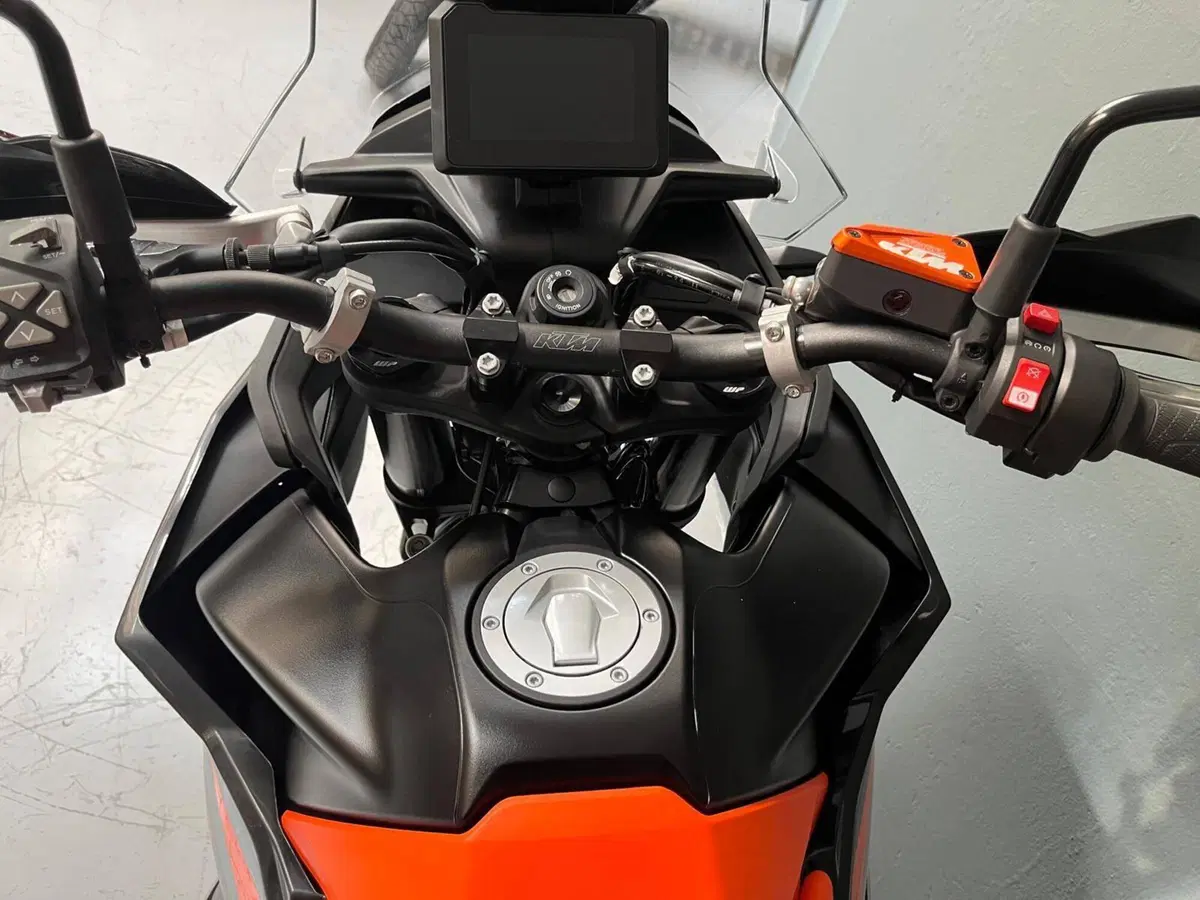 KTM 890 Adventure (2023 - 26) (4)