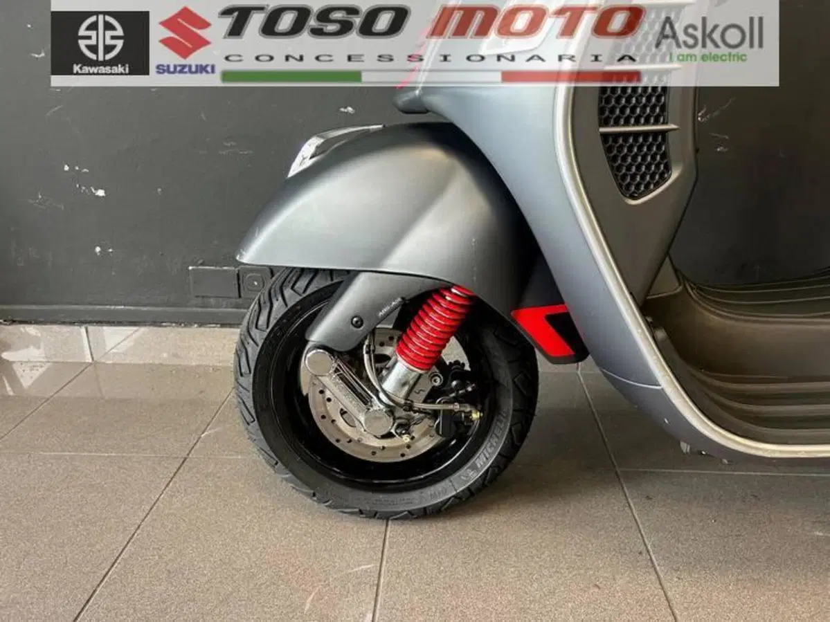 Vespa GTS 300 Hpe (2019) (9)