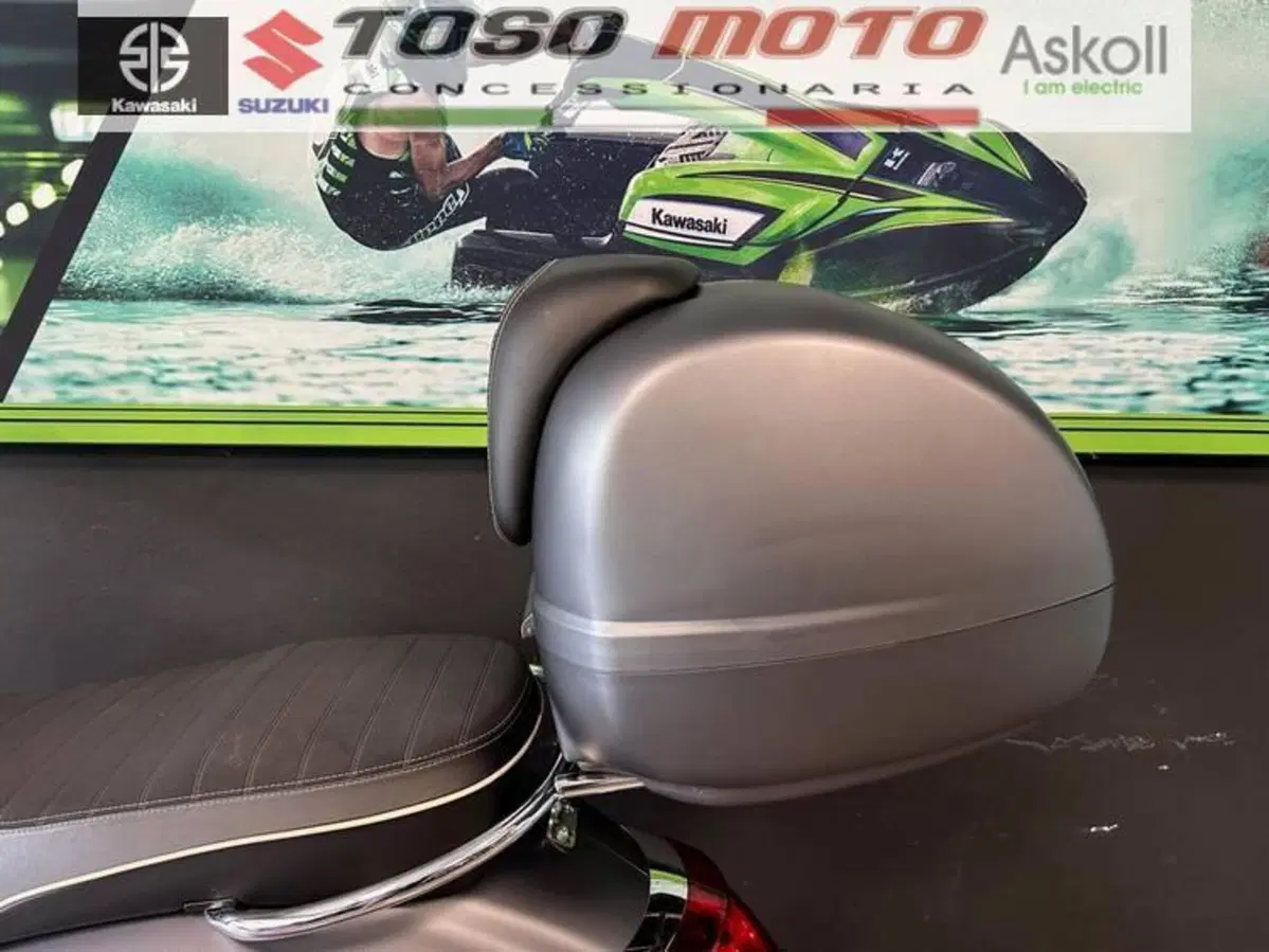 Vespa GTS 300 Hpe (2019) (11)