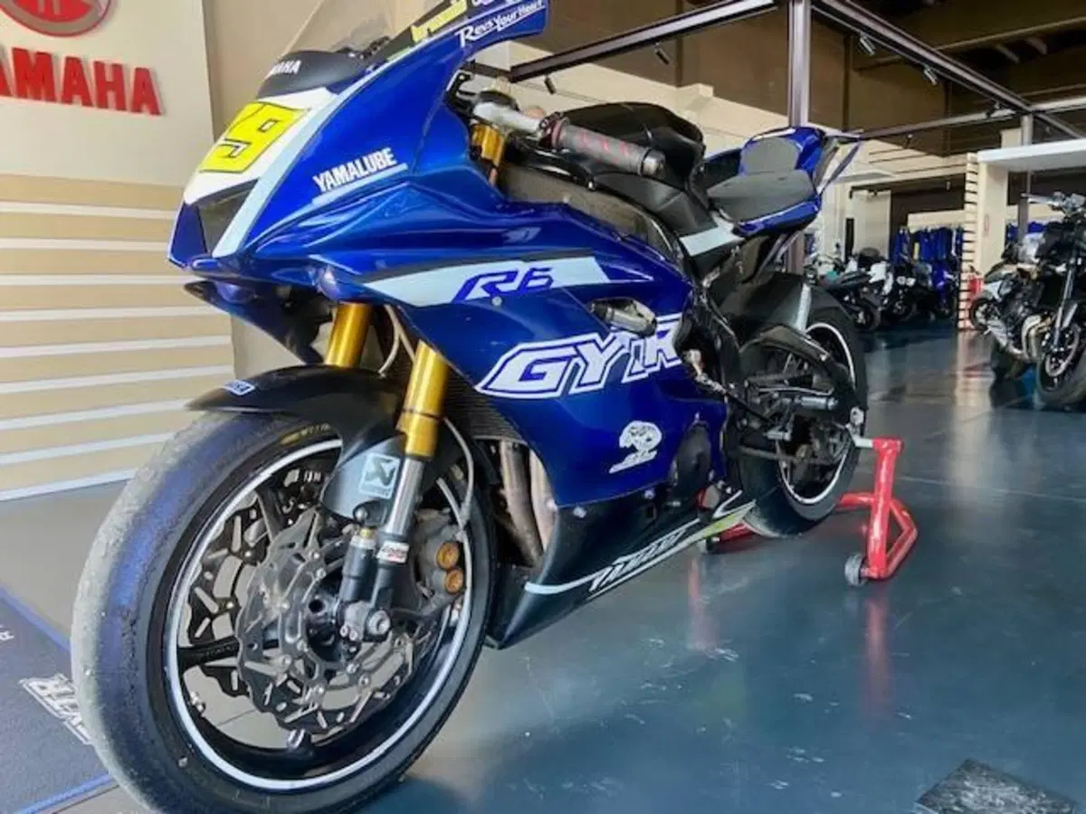 Yamaha YZF R6 (2008 - 09) (4)