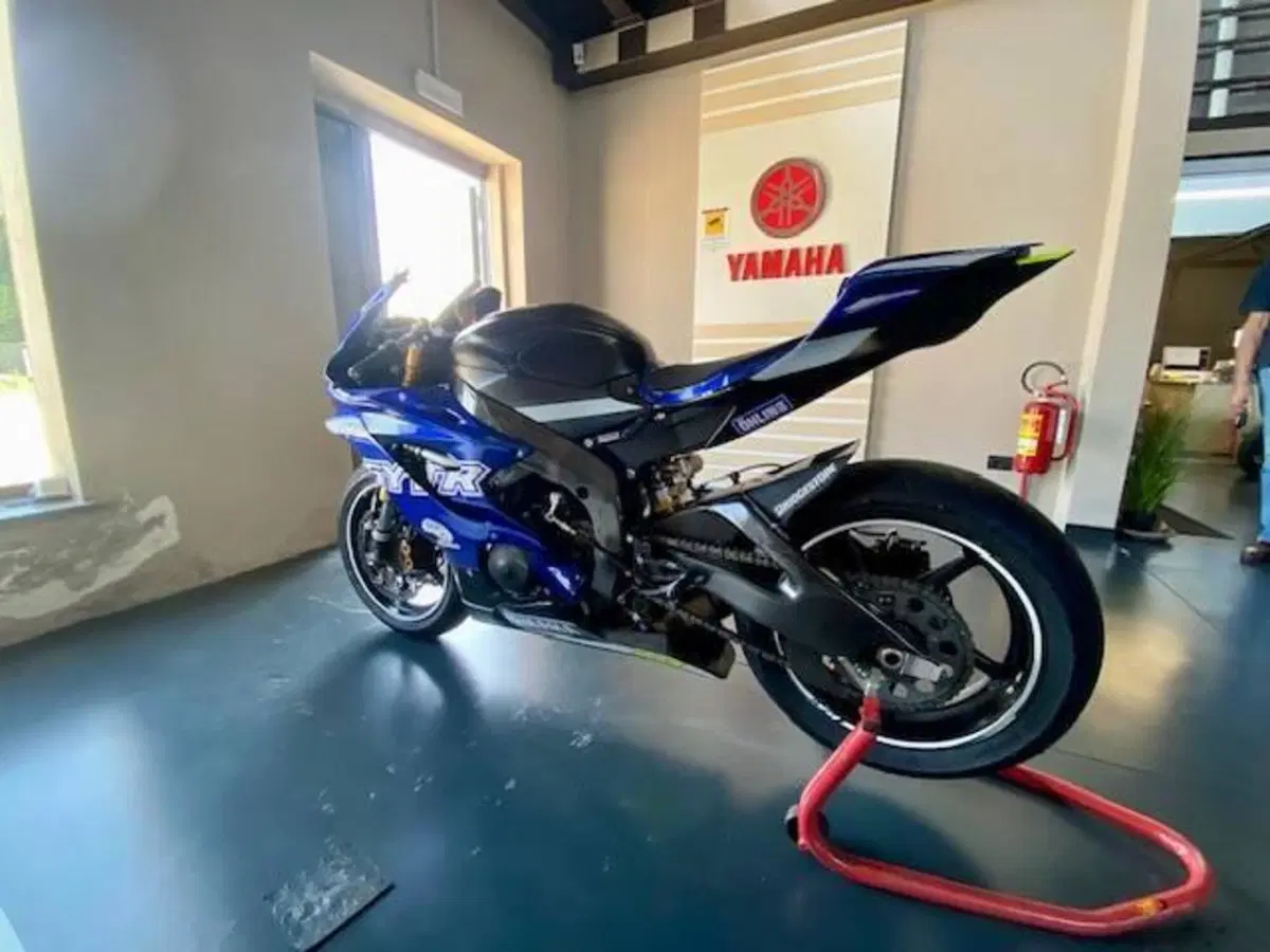 Yamaha YZF R6 (2008 - 09) (5)
