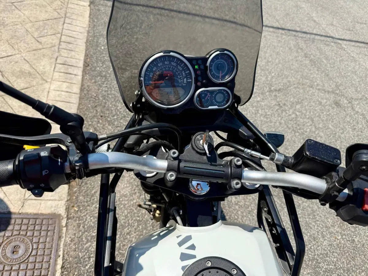 Royal Enfield Himalayan 411 (2017 - 20) (3)