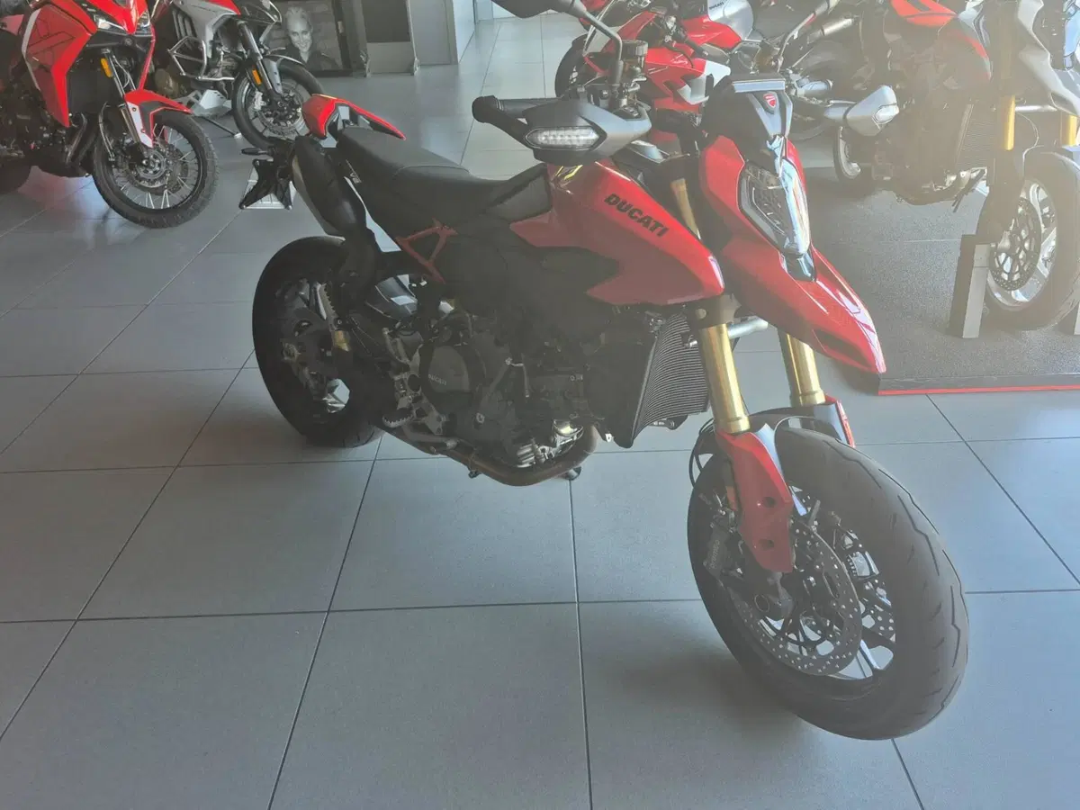 Ducati Hypermotard V2 (2026) (3)